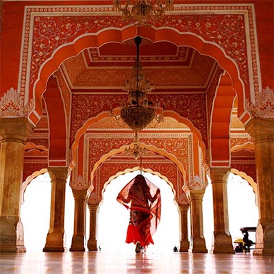 Tour India's iconic sights